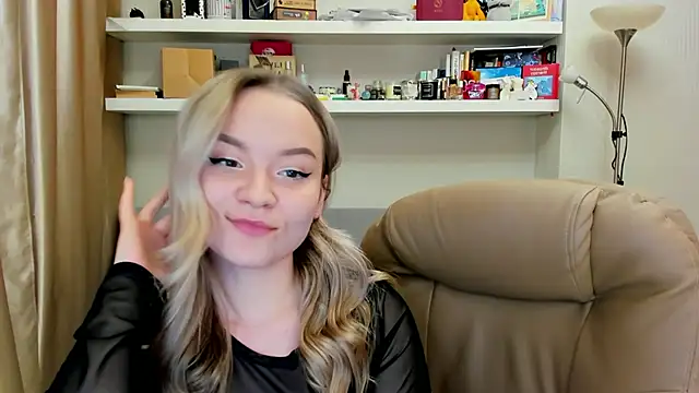 Snapshot of Kara_Smith_ chatting on 12-09-24, 12:01 Kara Smith  online show from 12-09-24, 12:01