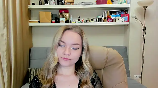 Snapshot of Kara_Smith_ chatting on 12-13-24, 10:13 Kara Smith  online show from 12-13-24, 10:13