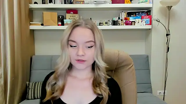 Snapshot of Kara_Smith_ chatting on 12-15-24, 10:04 Kara Smith  online show from 12-15-24, 10:04