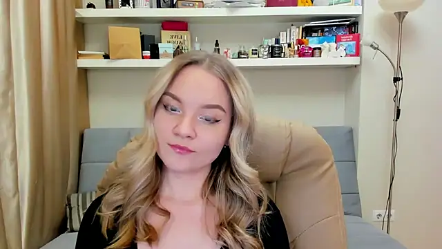 Snapshot of Kara_Smith_ chatting on 12-28-24, 10:13 Kara Smith  online show from 12-28-24, 10:13