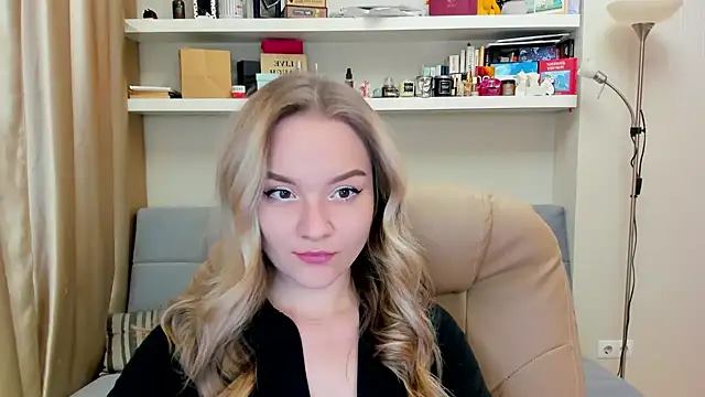 Snapshot of Kara_Smith_ chatting on 12-30-24, 12:00 Kara Smith  online show from 12-30-24, 12:00