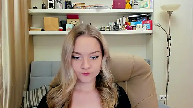 Snapshot of Kara_Smith_ chatting on 01-05-25, 09:57 Kara Smith  online show from 01-05-25, 09:57