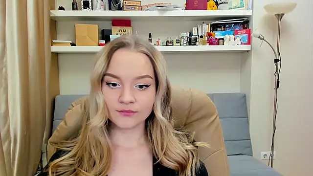 Snapshot of Kara_Smith_ chatting on 01-10-25, 12:27 Kara Smith  online show from 01-10-25, 12:27