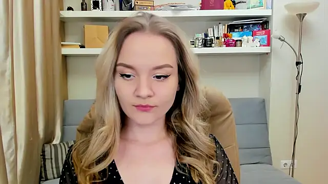 Snapshot of Kara_Smith_ chatting on 01-10-25, 11:39 Kara Smith  online show from 01-10-25, 11:39