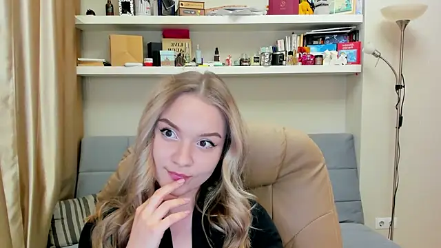 Snapshot of Kara_Smith_ chatting on 01-11-25, 10:51 Kara Smith  online show from 01-11-25, 10:51