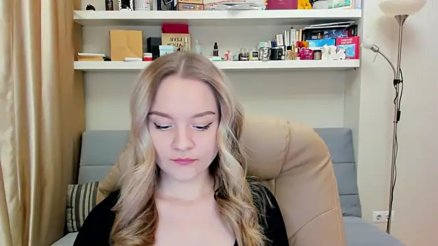 Snapshot of Kara_Smith_ chatting on 01-12-25, 10:22 Kara Smith  online show from 01-12-25, 10:22