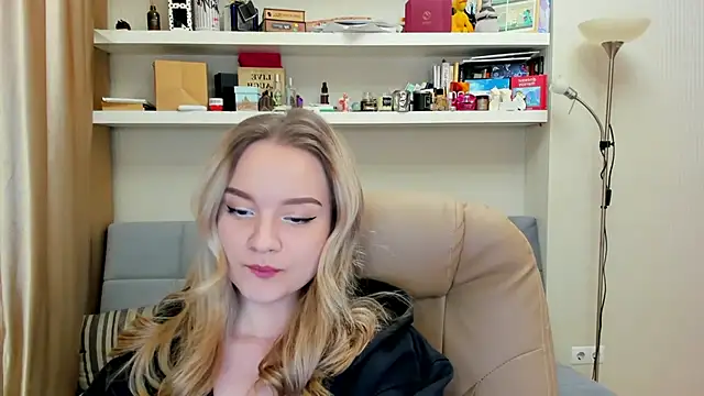 Snapshot of Kara_Smith_ chatting on 01-15-25, 11:19 Kara Smith  online show from 01-15-25, 11:19