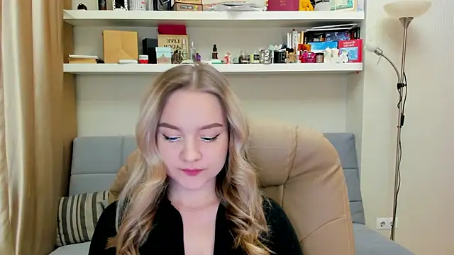 Snapshot of Kara_Smith_ chatting on 01-17-25, 10:34 Kara Smith  online show from 01-17-25, 10:34