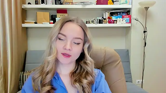 Snapshot of Kara_Smith_ chatting on 01-18-25, 10:39 Kara Smith  online show from 01-18-25, 10:39