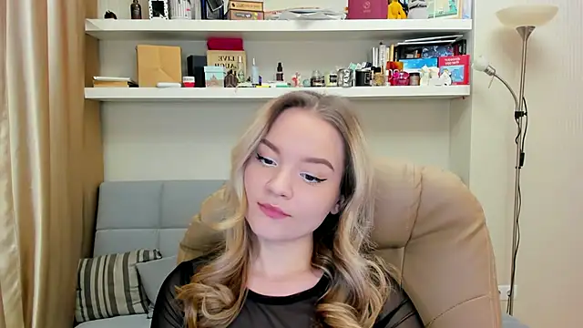 Snapshot of Kara_Smith_ chatting on 01-19-25, 10:06 Kara Smith  online show from 01-19-25, 10:06