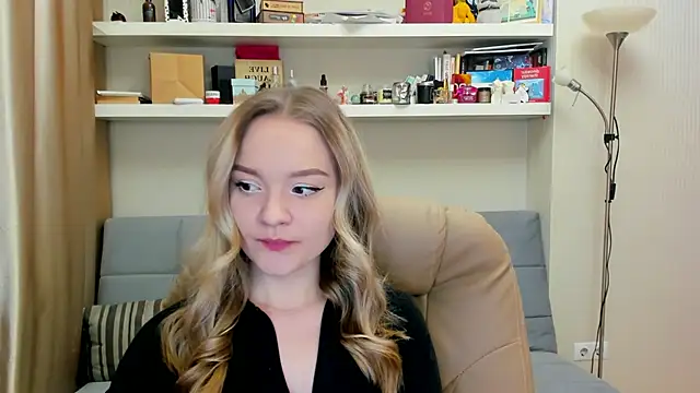 Snapshot of Kara_Smith_ chatting on 01-24-25, 10:19 Kara Smith  online show from 01-24-25, 10:19