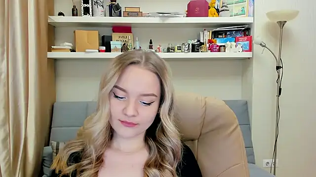 Snapshot of Kara_Smith_ chatting on 01-29-25, 11:35 Kara Smith  online show from 01-29-25, 11:35