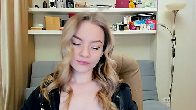 Snapshot of Kara_Smith_ chatting on 02-07-25, 11:45 Kara Smith  online show from 02-07-25, 11:45