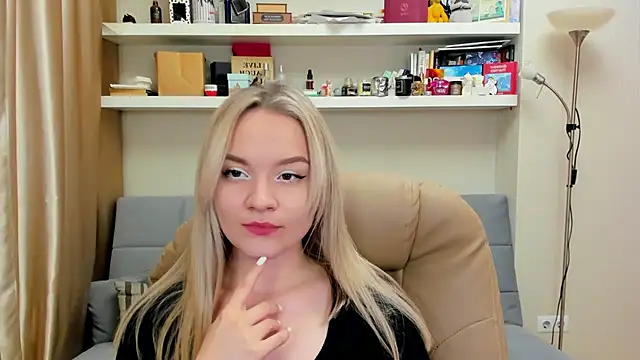 Snapshot of Kara_Smith_ chatting on 02-09-25, 10:11 Kara Smith  online show from 02-09-25, 10:11