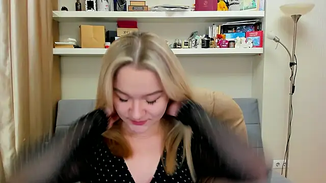 Snapshot of Kara_Smith_ chatting on 02-19-25, 10:20 Kara Smith  online show from 02-19-25, 10:20