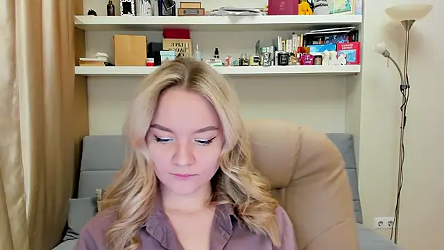 Snapshot of Kara_Smith_ chatting on 03-05-25, 12:05 Kara Smith  online show from 03-05-25, 12:05