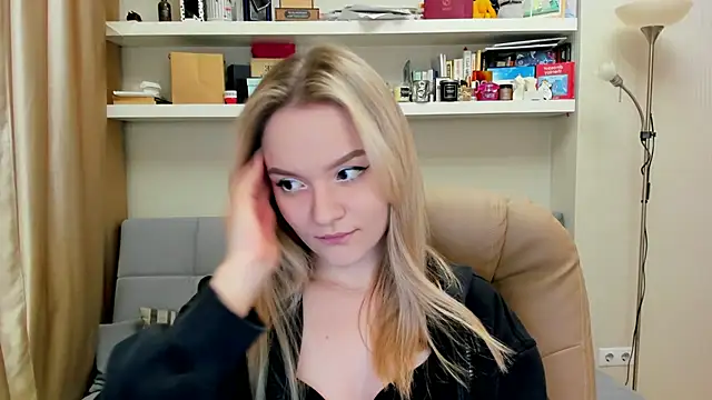 Snapshot of Kara_Smith_ chatting on 03-06-25, 12:54 Kara Smith  online show from 03-06-25, 12:54