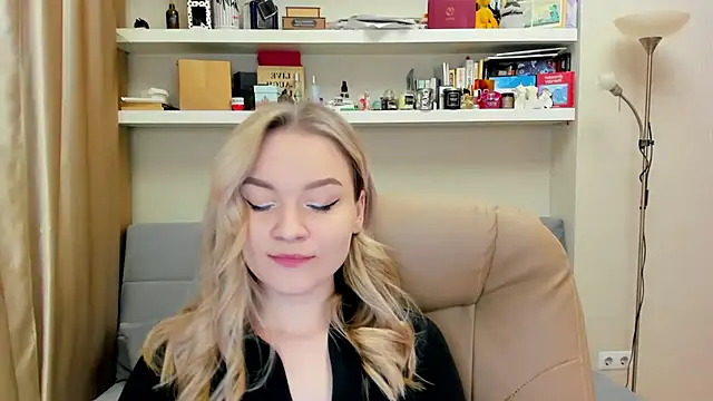 Snapshot of Kara_Smith_ chatting on 03-07-25, 12:26 Kara Smith  online show from 03-07-25, 12:26