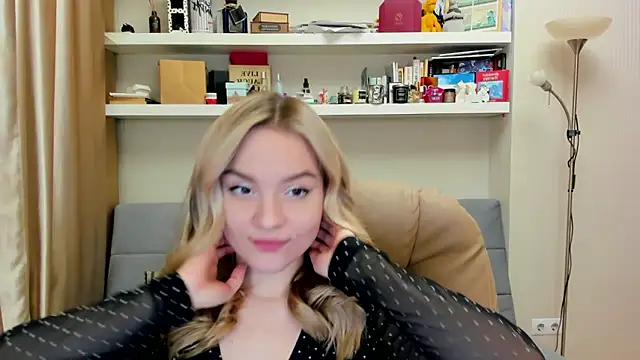 Snapshot of Kara_Smith_ chatting on 03-08-25, 11:49 Kara Smith  online show from 03-08-25, 11:49