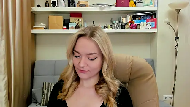 Snapshot of Kara_Smith_ chatting on 03-09-25, 11:14 Kara Smith  online show from 03-09-25, 11:14