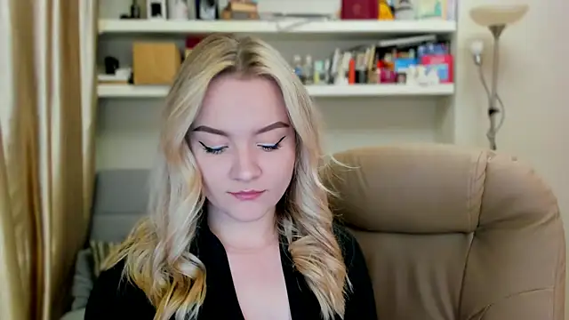 Snapshot of Kara_Smith_ chatting on 09-17-25, 11:06 Kara Smith  online show from 09-17-25, 11:06