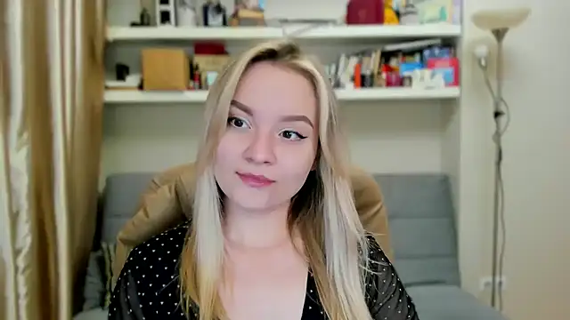 Snapshot of Kara_Smith_ chatting on 09-18-25, 10:01 Kara Smith  online show from 09-18-25, 10:01