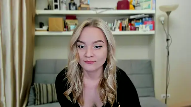 Snapshot of Kara_Smith_ chatting on 10-01-25, 10:38 Kara Smith  online show from 10-01-25, 10:38