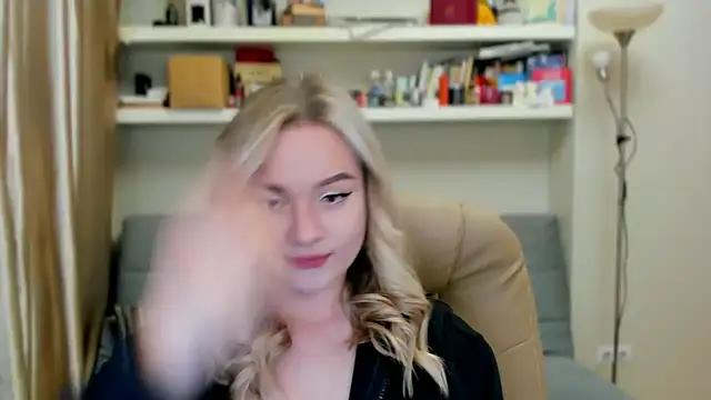 Snapshot of Kara_Smith_ chatting on 10-02-25, 10:39 Kara Smith  online show from 10-02-25, 10:39