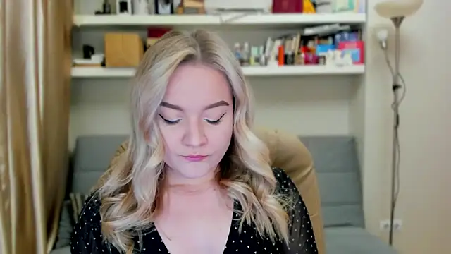 Snapshot of Kara_Smith_ chatting on 10-03-25, 09:01 Kara Smith  online show from 10-03-25, 09:01