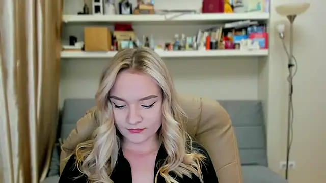 Snapshot of Kara_Smith_ chatting on 10-04-25, 10:41 Kara Smith  online show from 10-04-25, 10:41