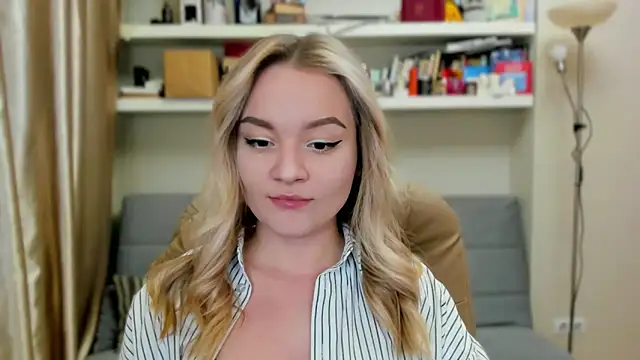 Snapshot of Kara_Smith_ chatting on 10-05-25, 09:02 Kara Smith  online show from 10-05-25, 09:02