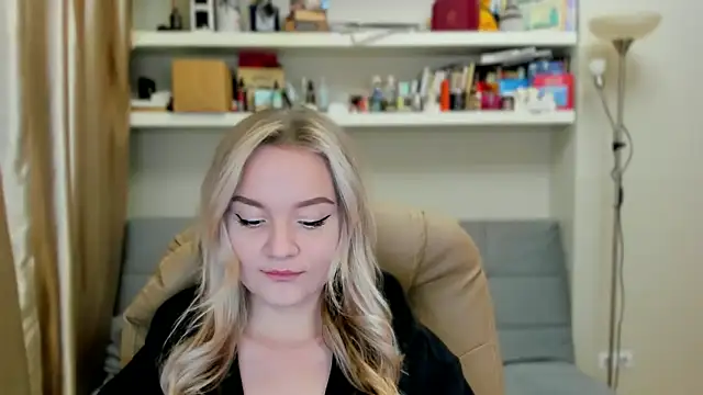 Snapshot of Kara_Smith_ chatting on 10-09-25, 10:41 Kara Smith  online show from 10-09-25, 10:41