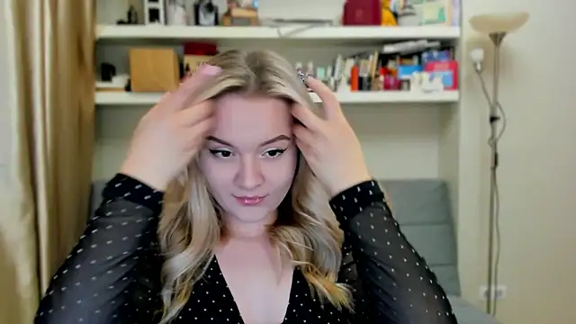 Snapshot of Kara_Smith_ chatting on 10-10-25, 09:58 Kara Smith  online show from 10-10-25, 09:58