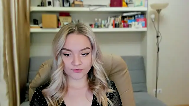 Snapshot of Kara_Smith_ chatting on 10-25-25, 12:07 Kara Smith  online show from 10-25-25, 12:07