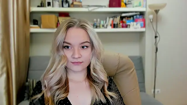 Snapshot of Kara_Smith_ chatting on 10-31-25, 11:06 Kara Smith  online show from 10-31-25, 11:06