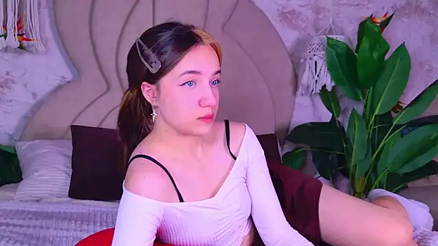 Gia Riccardo online show from 09-20-25, 05:52