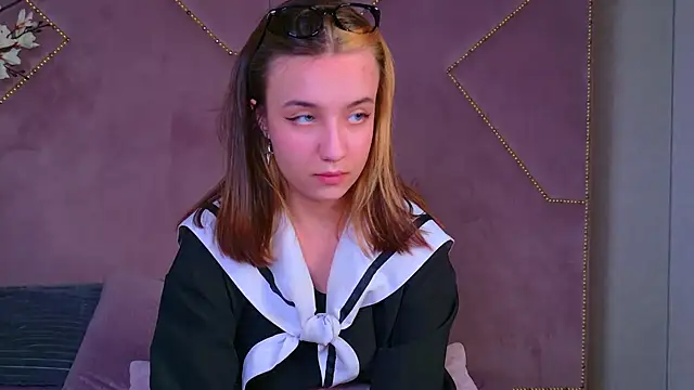 Gia Riccardo online show from 09-26-25, 04:00