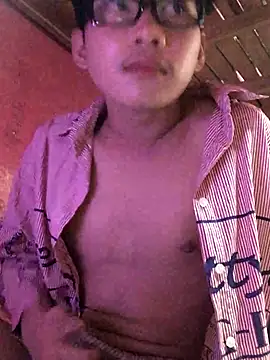 Snapshot of Johnnixes19 chatting on 10-21-25, 04:46 Johnnixes19 online show from 10-21-25, 04:46