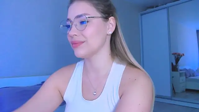 Snapshot of DIANAxxxDIAMOND chatting on 10-06-25, 07:06 DIANAxxxDIAMOND online show from 10-06-25, 07:06