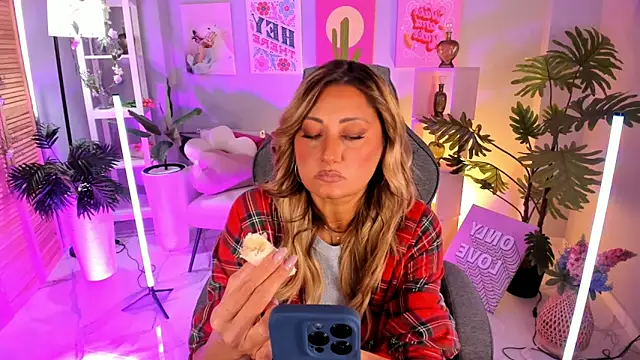 SarahAlluring online show from 09-25-25, 12:31