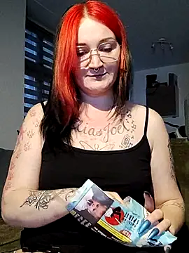 TiffiChantiT2 online show from 01-14-26, 07:14