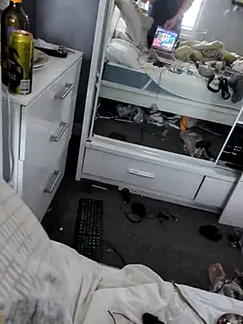 Snapshot of Nick-Ox chatting on 09-18-25, 03:25 Nick-Ox online show from 09-18-25, 03:25