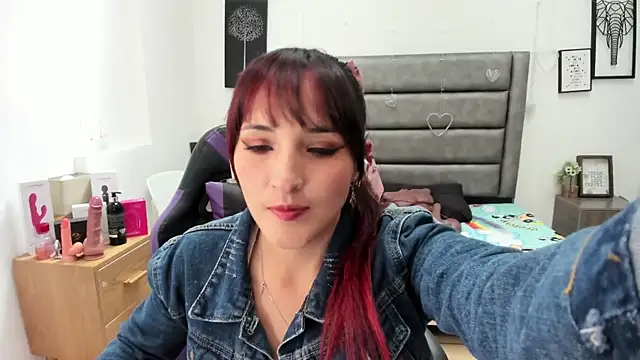 Snapshot of Tania_Duque chatting on 06-27-26, 03:06 Tania Duque online show from 06-27-26, 03:06