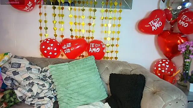 Snapshot of EllenaBoobs_ chatting on 09-10-25, 06:13 EllenaBoobs online show from 09-10-25, 06:13