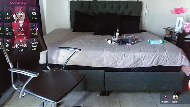 Snapshot of mia_velvet1 chatting on 11-12-25, 01:33 mia velvet1 online show from 11-12-25, 01:33