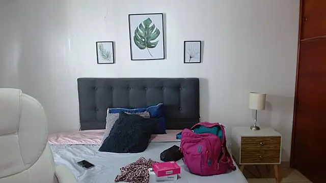 Snapshot of mia_velvet1 chatting on 11-20-25, 02:06 mia velvet1 online show from 11-20-25, 02:06