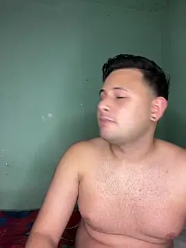 Snapshot of Mr_brian03 chatting on 11-23-25, 03:39 Mr brian03 online show from 11-23-25, 03:39