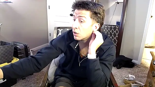 Snapshot of MidwestStroke chatting on 11-06-25, 06:47 MidwestStroke online show from 11-06-25, 06:47