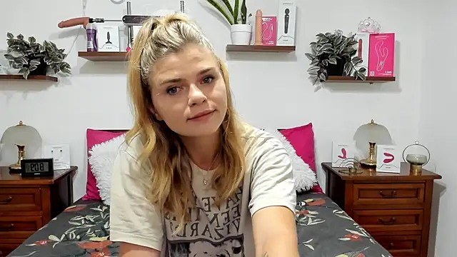 Snapshot of HaleyReedme chatting on 09-16-25, 06:14 HaleyReedme online show from 09-16-25, 06:14