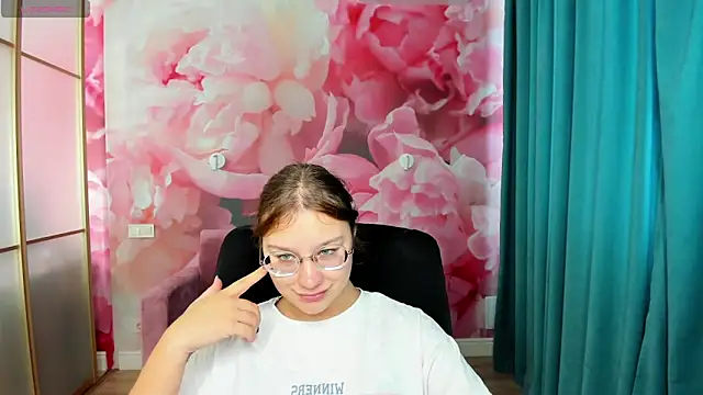 AngelinaLow online show from 09-29-25, 11:26